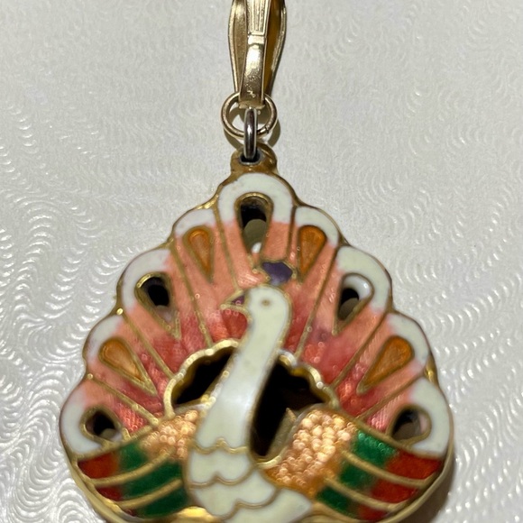 Vtg. Cloisonne Enamel Puff Peacock w/gold pendant bail; white w/multi-color EUC - Picture 4 of 5